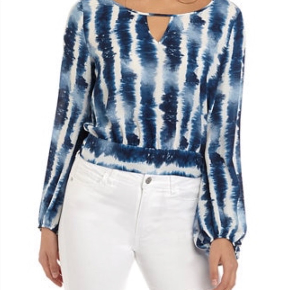 Blue  white animal printblouse keyhole…